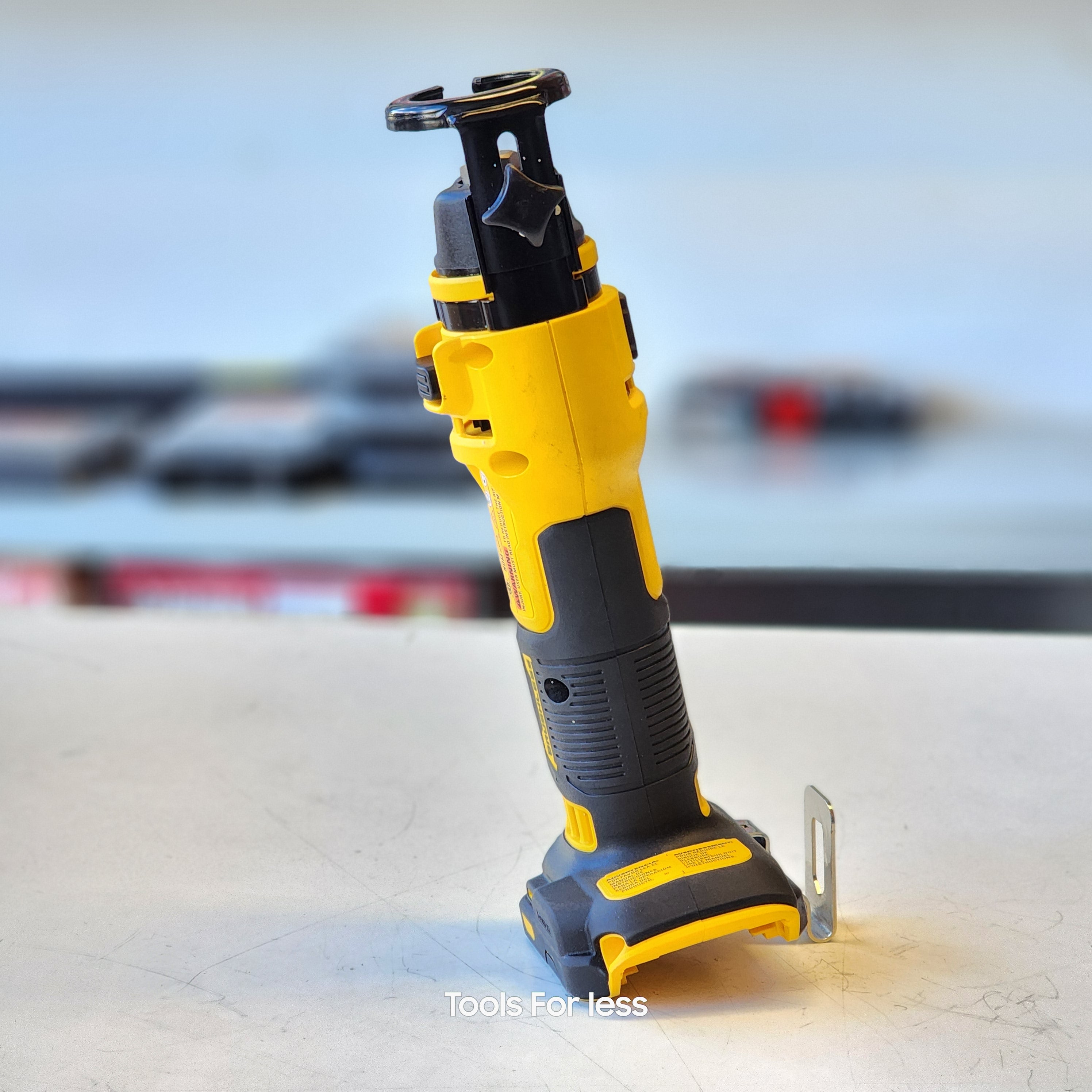 20V MAX Lithium-Ion Cordless Drywall Cut Out Rotary (DCE555D2)