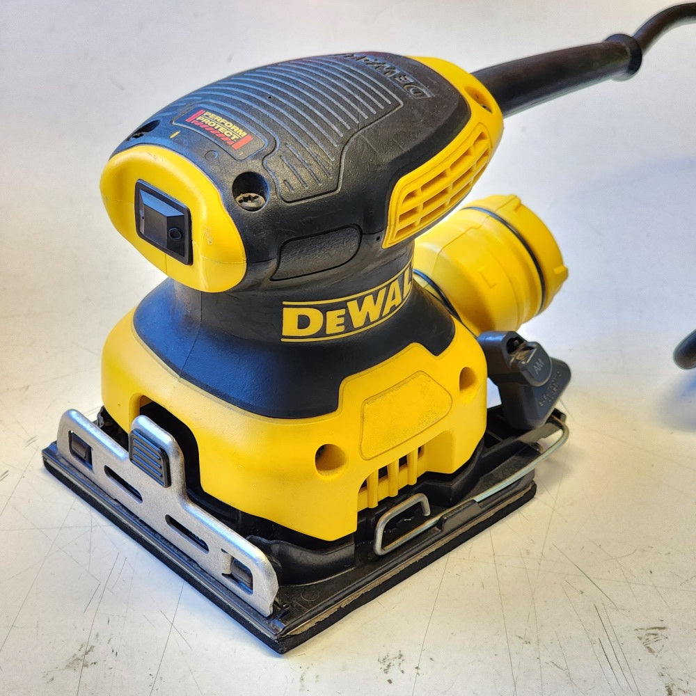 2.3 AMP Corded 1/4 Sheet Palm Grip Sander Kit With Compact