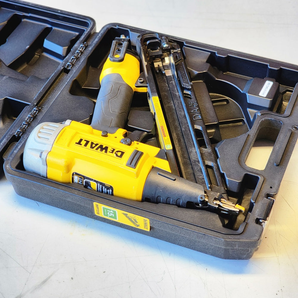 Pneumatic 15-Gauge DA Nailer