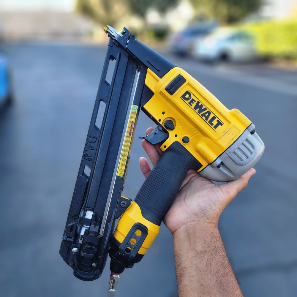 Pneumatic 15-Gauge DA Nailer