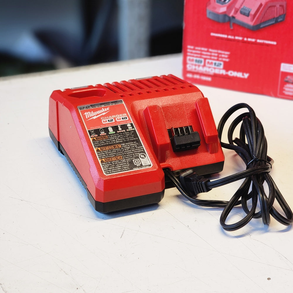 M12 and M18 12-Volt Lithium-ion Multi-Voltage charger Only
