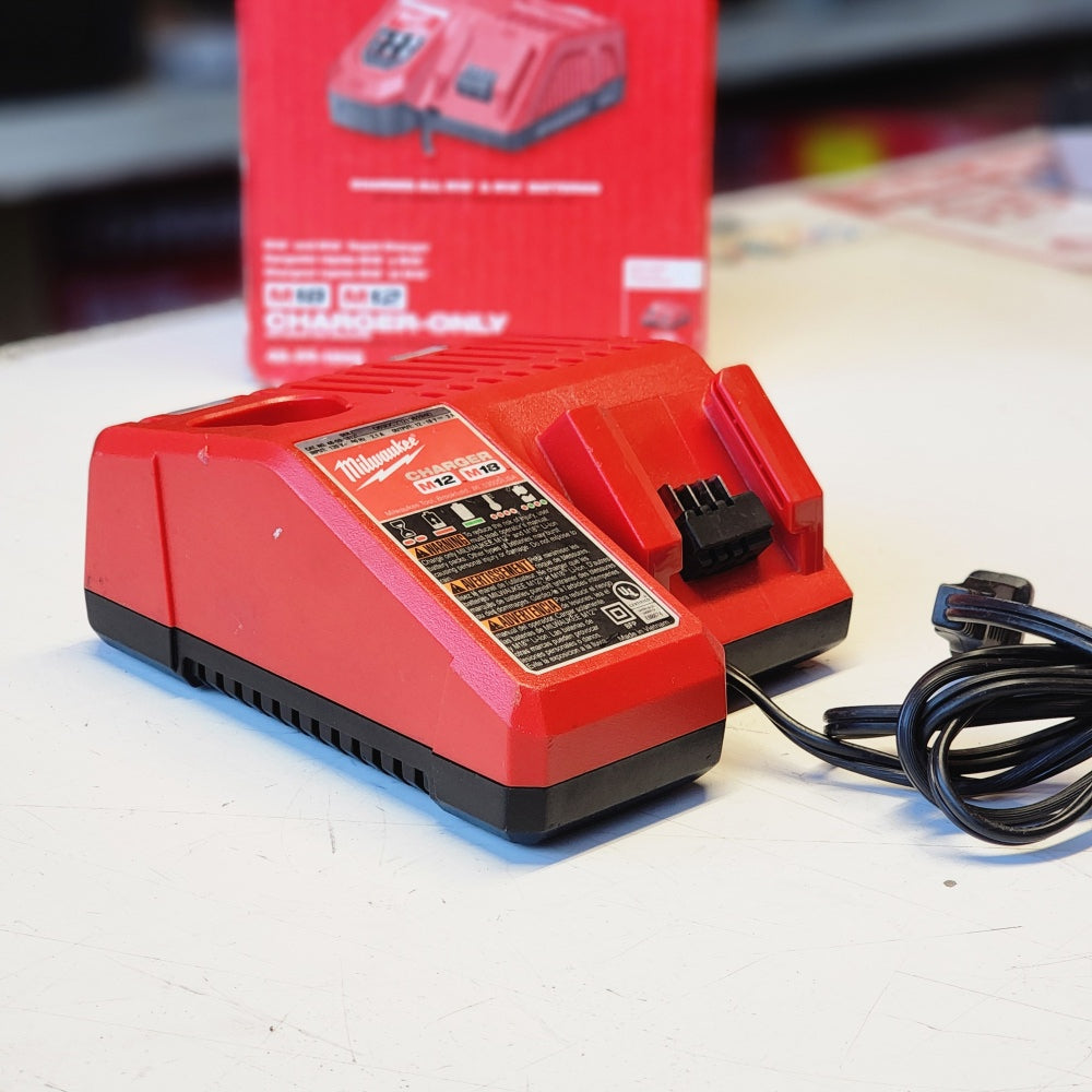 M12 and M18 12-Volt Lithium-ion Multi-Voltage charger Only