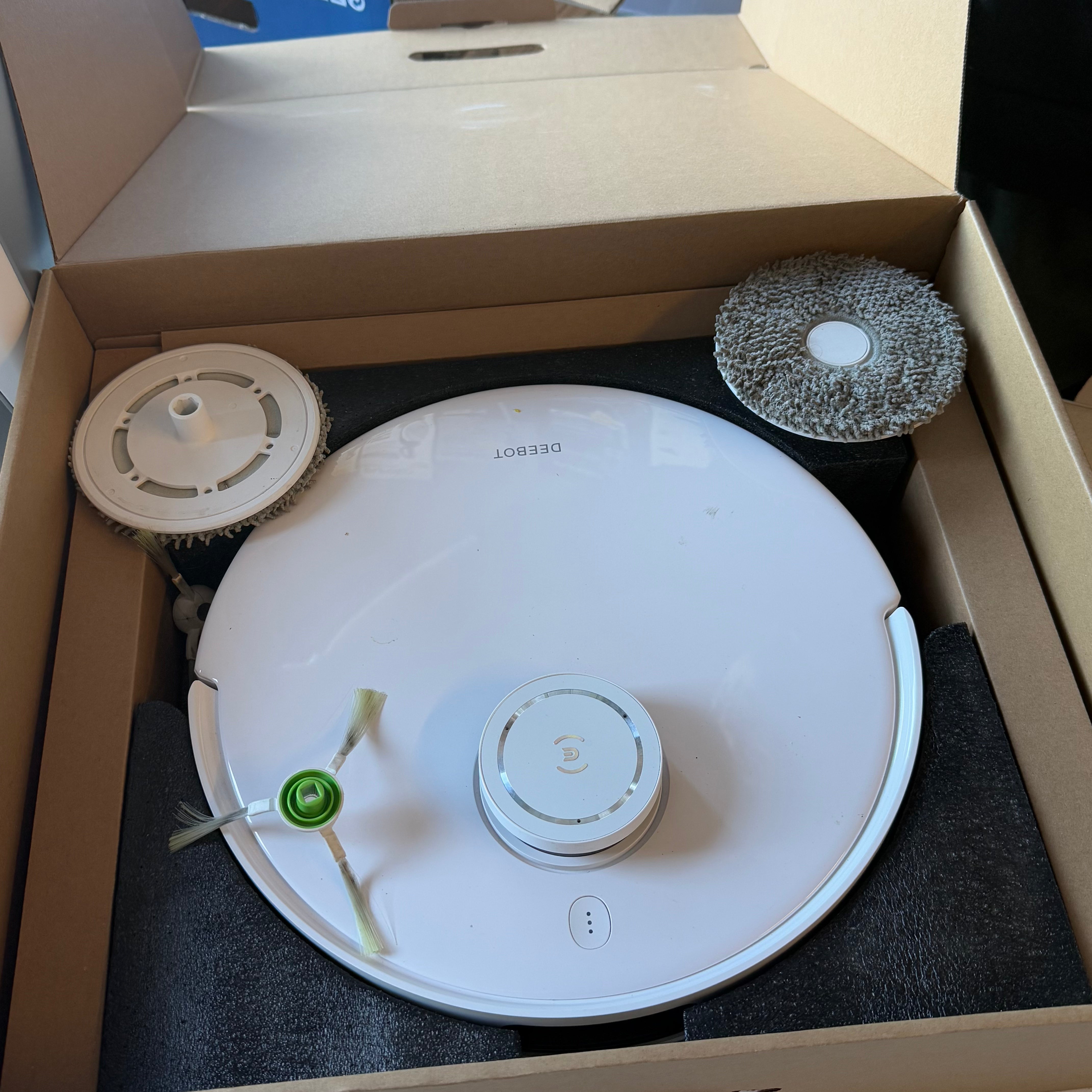 ECOVACS T10 OMNI VACMOP (Like New)