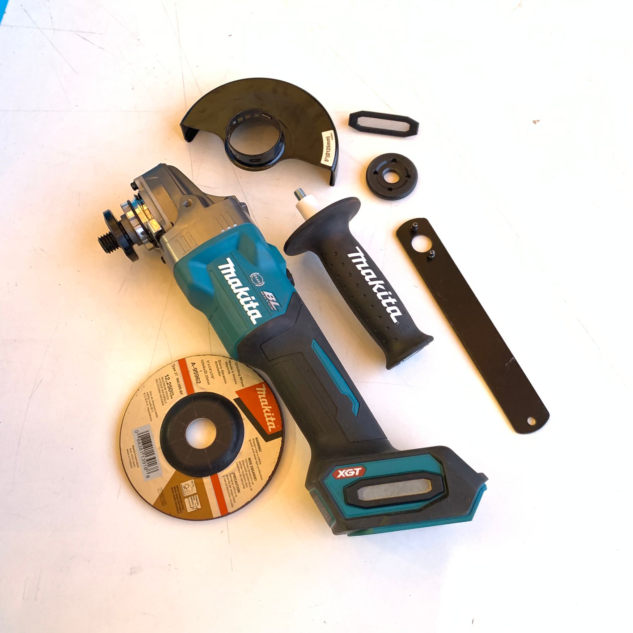 40V Max XGT Brushless Cordless 4-1/2/5 in. Angle Grinder with Electric Brake (Tool Only) (GAG01Z)